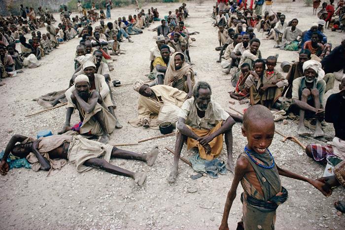 ความโหดร้ายของสงครามกลางเมืองโซมาเลีย ผ่านเลนส์ของช่างภาพ ในใจกลางสนามรบ…