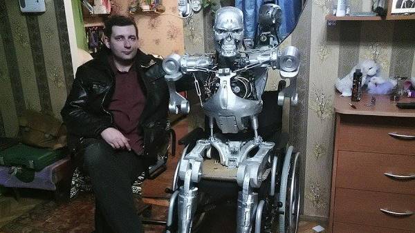 หนุ่มชาวรัสเซียสร้างหุ่นยนต์ T-800 จากเรื่อง ‘คนเหล็ก’ เพื่อเติมเต็มความฝันในวัยเด็ก