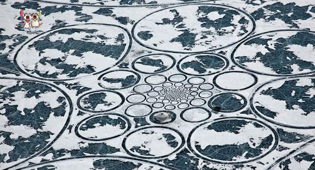 หนุ่มสร้างงานศิลป์หิมะบนผิวทะเลสาบ แปลกตายิ่งกว่างานศิลป์ในไร่  อู้วหูวได้อีก!!