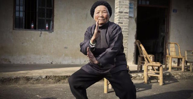 สุดเฟี้ยว!! อาม่าวัย 94 ฝึกฝนวิชาศิลปะการต่อสู้มาตั้งแต่ 4 ขวบ จนได้รับฉายา “กังฟูอาม่า”