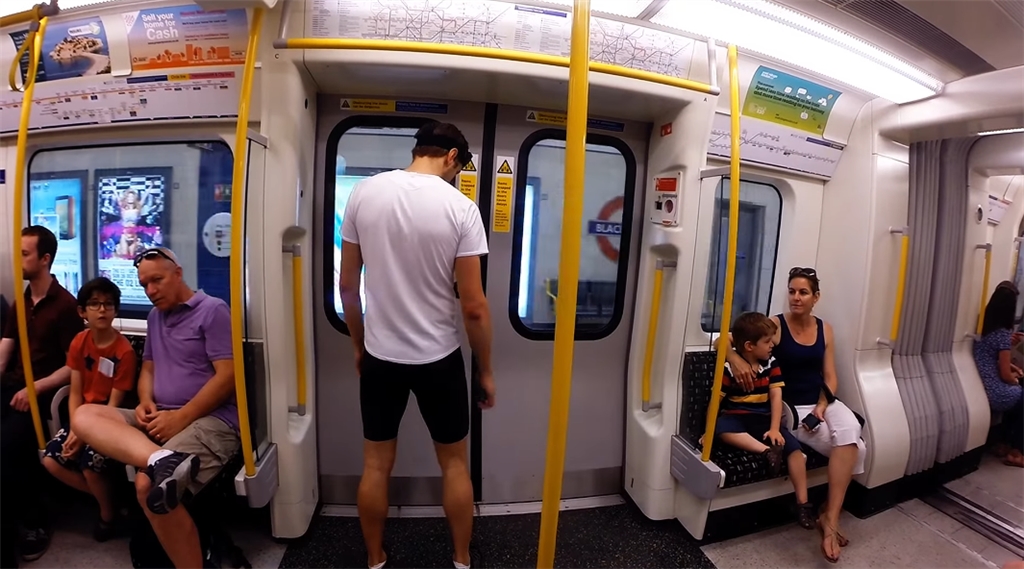 หนุ่มทดสอบวิ่งแข่งกับ “รถไฟใต้ดิน” เพื่อดูว่ามนุษย์กับเครื่องจักร ใครจะเร็วกว่ากัน!!?