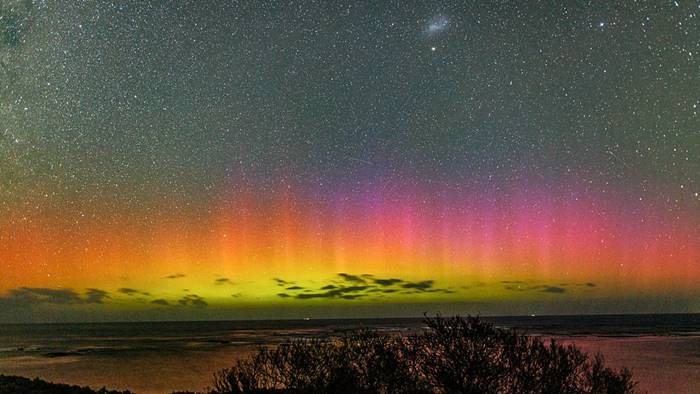 ปรากฏการณ์ ‘แสงใต้’ ที่งดงามไม่แพ้แสงเหนือ อวดโฉมผ่านน่านฟ้าในประเทศออสเตรเลีย!!