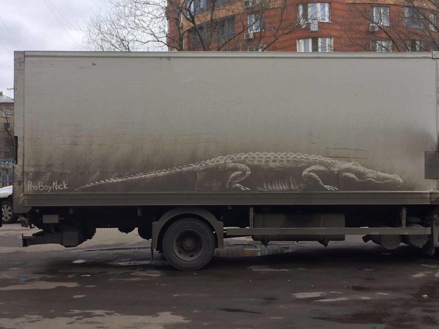 แบบนี้ดิ!! ศิลปินรัสเซียสร้างภาพวาดสวยๆ บนรถยนต์สุดเขรอะ ที่ไม่ใช่บอกว่า ‘ล้างรถบ้าง’