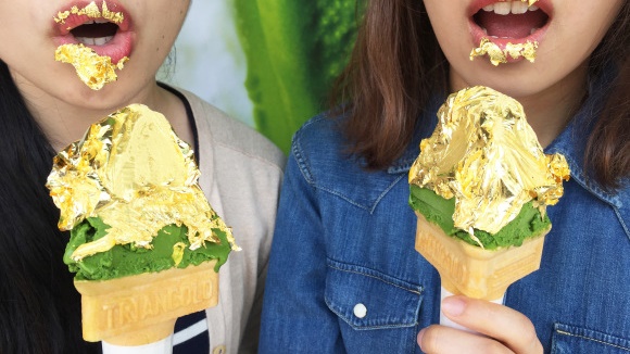ญี่ปุ่นผุดเมนู “ไอศกรีมชาเชียวเคลือบทองคำเปลว” หน้าตาหรูหรา รสชาติกลมกล่อม