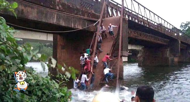 ชาวบ้านอินเดียแห่มุงดูคนฆ่าตัวตาย จนทำให้สะพานถล่ม เป็นเหตุสูญหายไปกว่า 15 คน!!