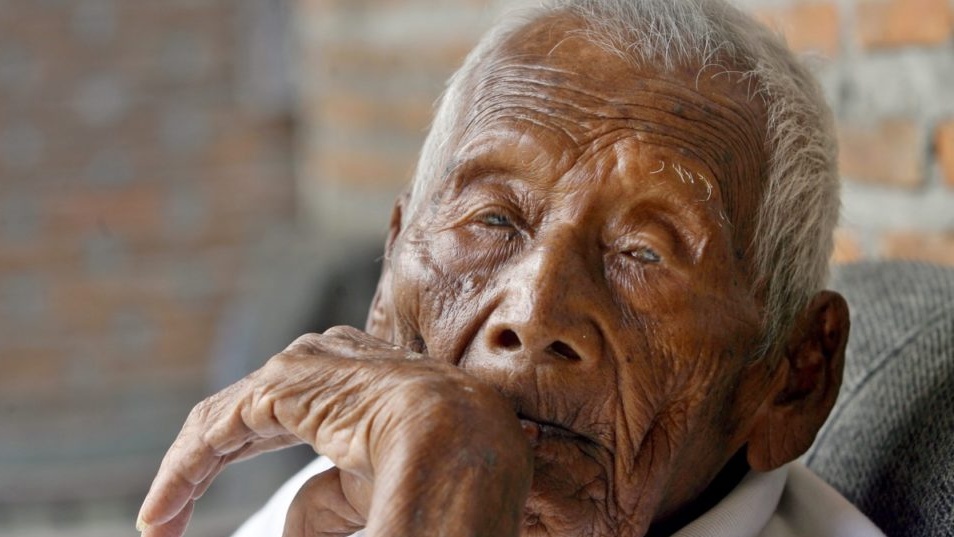 รู้จักคุณทวด Mbah Gotho อายุ 146 ปี ชายชาวอินโดนีเซีย ผู้มีอายุมากที่สุดในโลก
