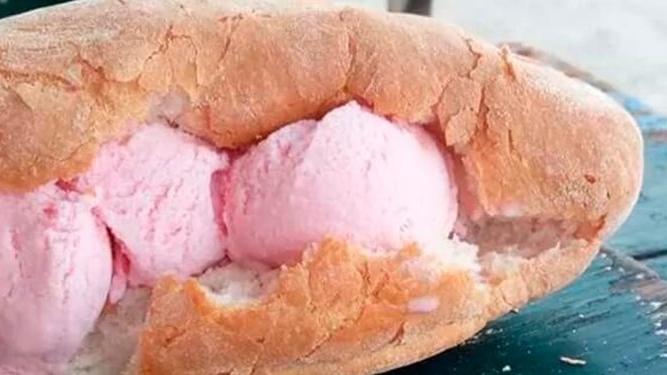 รู้จักกับเมนูหวานฉ่ำ “ไอศกรีมขนมปังเม็กซิโก”คล้ายกับไอศกรีมบ้านเรา แต่จัดหนักกว่า!!