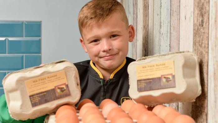 หนุ่มน้อยวัย 8 ขวบ กับตำแหน่งเจ้าของบริษัท ‘ขายไข่ไก่’ มีรายได้ปีละ 570,000 บาท!!