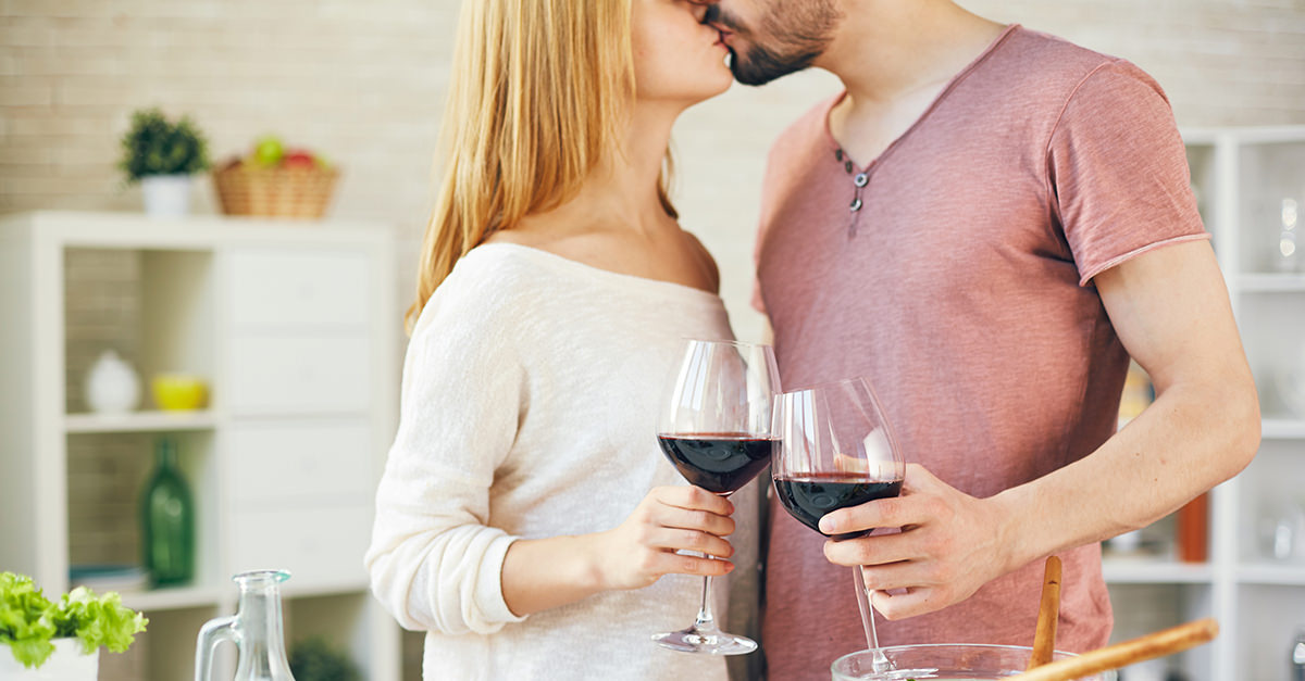 ผลวิจัยชี้ คู่รักที่ออกไป “ดื่ม” ด้วยกันบ่อยๆ จะเสริมสร้างความสำพันธ์ที่ดีให้มากขึ้น