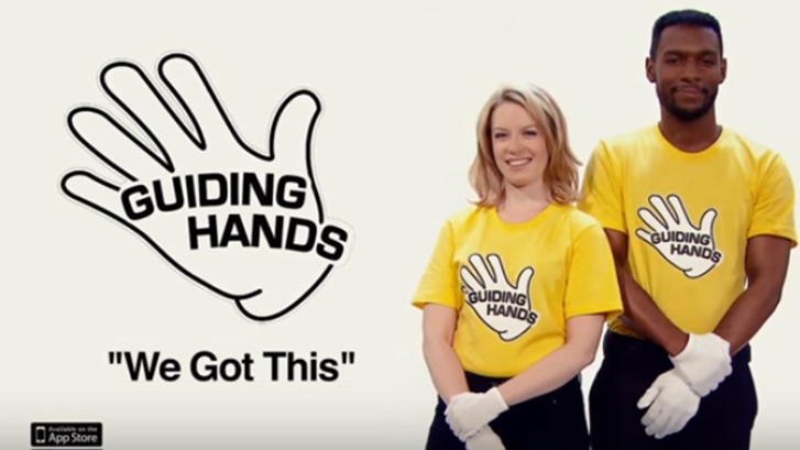 คลิปขำๆ ‘Guiding Hands’ ไอเทมที่คอยช่วยคนติดมือถือ ใช้ชีวิตได้อย่างไร้กังวล…
