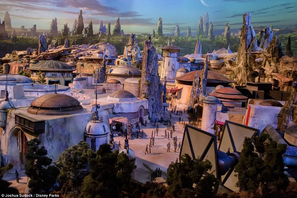 ดิสนีย์เผยภาพโปรเจคสวนสนุกในธีม Star Wars พร้อมจะเปิดให้บริการภายในปี 2019 นี้