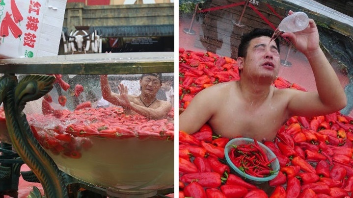 ประเทศจีนจัด “แข่งขันกินพริก” ลงไปแช่ในบ่อพริกนรก และทานให้ได้มากที่สุดหูรูดซี๊ดส์!!