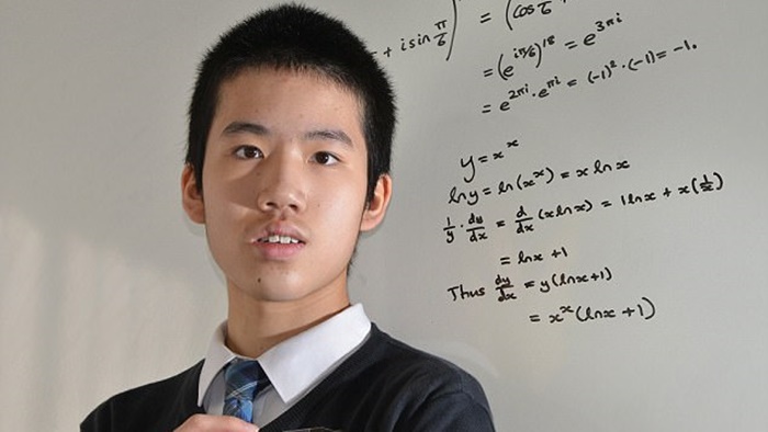 เด็กอัจฉริยะ จบปริญญาตรีคณิตศาสตร์ด้วยวัย 13 ปี จนเป็นบัณฑิตอายุน้อยที่สุดในอังกฤษ