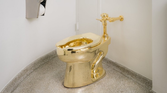 ได้นั่งขรี้สักครั้งจะเป็นบุญตรูด พิพิธภัณฑ์สหรัฐฯ เปิดตัวโถส้วมทอง น่านั่งยิ่งกว่าบัลลังก์เหล็กอีก!!