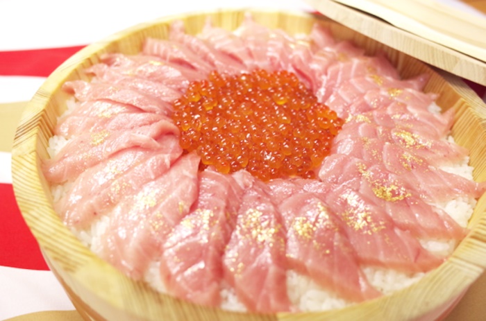 เฮือกกกก… ‘เค้กซูชิ’ ไม่เน้นความหวาน เพราะงานนี้มีแต่ปลาล้วนๆ คนชอบปลาดิบคงฟิน!!