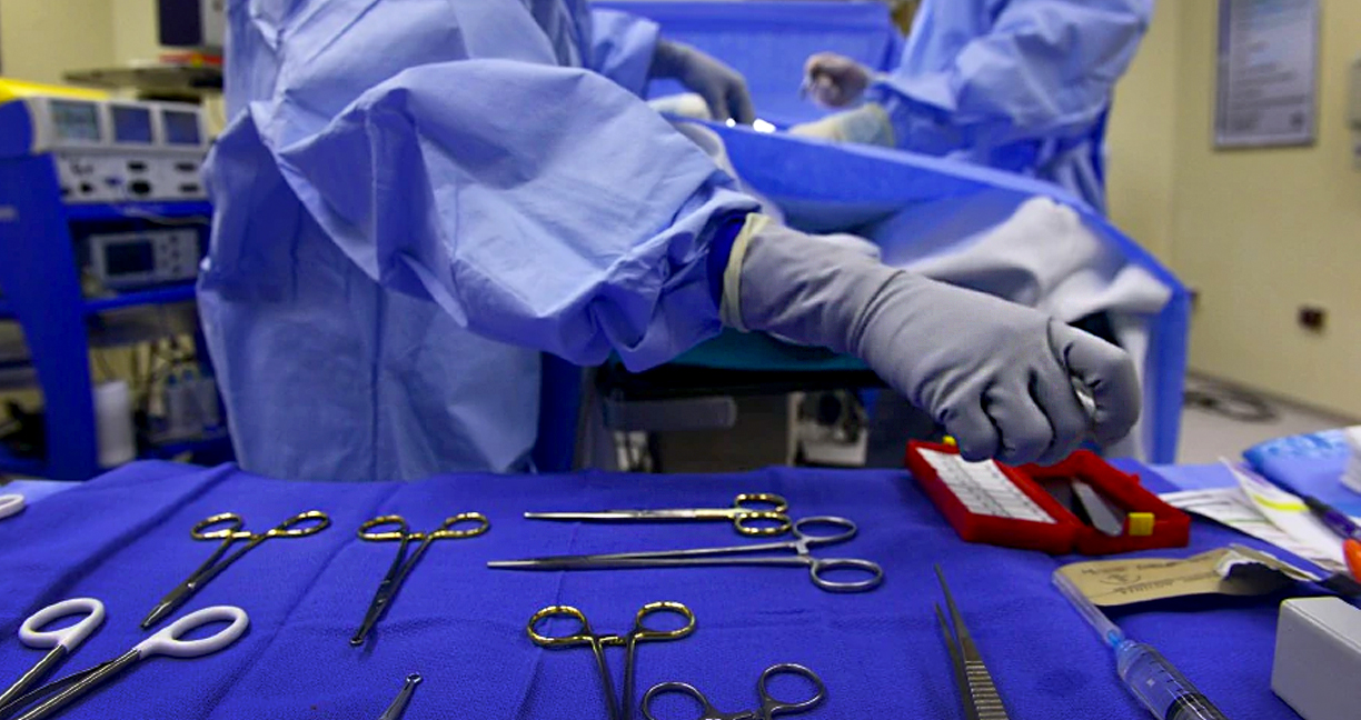 หมอจีนถูกสั่งสอบ กรณีขอเพิ่มค่ารักษาและบังคับจ่ายเพิ่ม ในระหว่างการทำผ่าตัด…