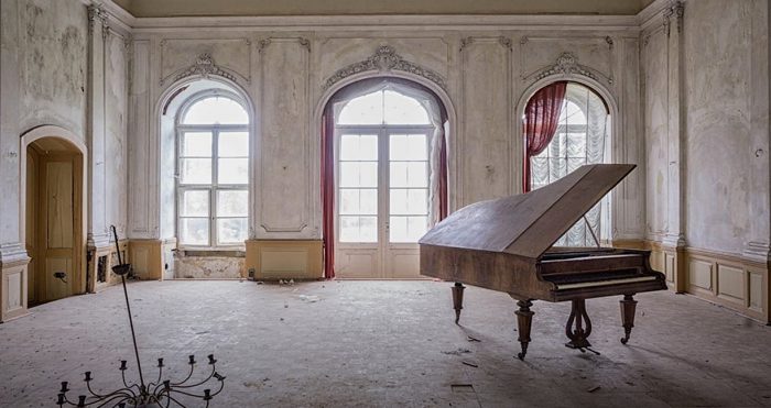 ช่างภาพตามถ่าย ‘เปียโน’ ที่ถูกทิ้ง เผยให้เห็นถึงความงดงาม แม้จะผุพังไปตามกาลเวลาก็ตาม