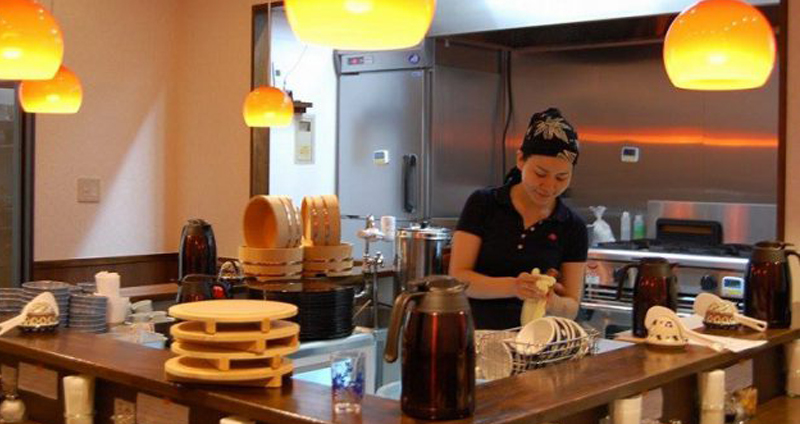 ไม่มีเงินจ่าย ไม่มีปัญหา… ร้านอาหารญี่ปุ่นไอเดียดี ใช้แรง 50 นาที ก็แลกกับความอร่อยได้