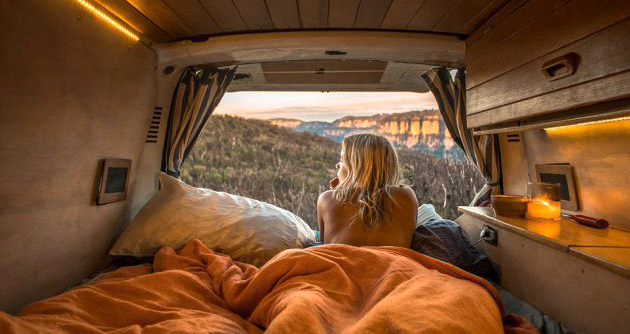 คู่รักออสเตรเลีย พากันขับรถตู้เที่ยวสุดแฮปปี้ 4 ปี เดินทางรวมกว่า 100,000 กิโลเมตร