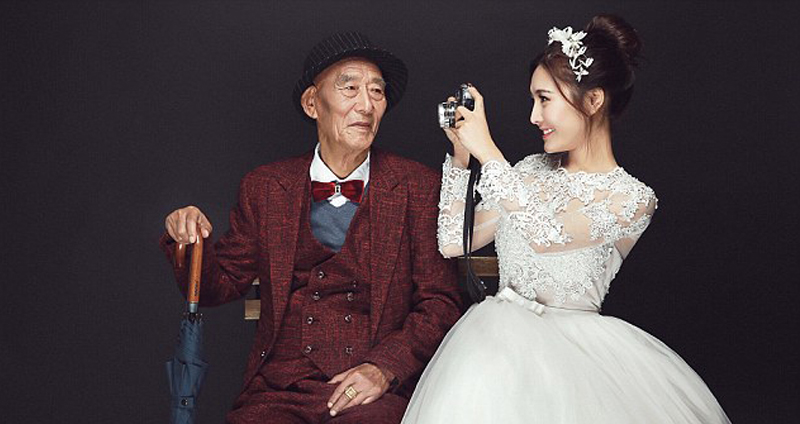 สาววัย 25 ถ่ายรูปพรีเว้ดดิ้งกับปู่วัย 87 แสดงออกถึงความรัก และเบื้องหลังแสนซึ้งใจ…