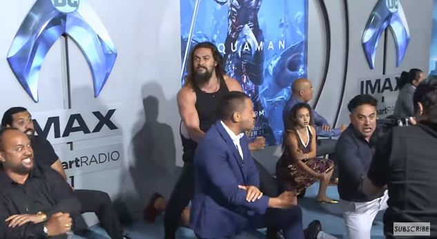 Jason Momoa และทีมนักแสดง รวมพลังเต้น Haka ในรอบปฐมทัศน์ของ Aqua Man