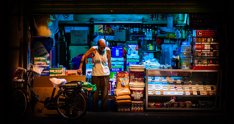 14 ภาพถ่ายแนวสตรีทของ ‘ร้านค้า’ ยามค่ำคืนในเซี่ยงไฮ้ กับเสน่ห์ที่ชวนให้ตกหลุมรัก!!
