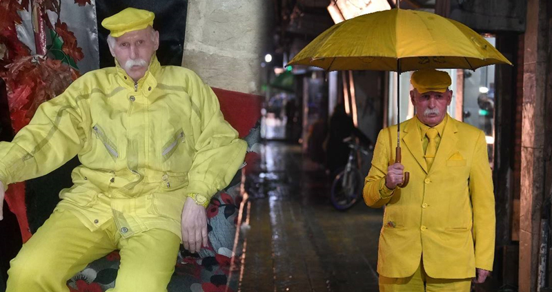 เรื่องราวชีวิตของ ‘ชายชุดเหลือง’ ผู้ใส่แต่ชุดสีเหลืองมาตลอด 35 ปีจนทำเกือบตายมาแล้วครั้งหนึ่ง!!