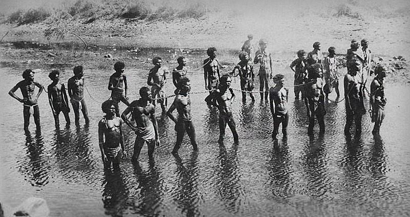 17 ภาพสุดสะเทือนใจ ของนักโทษอะบอริจิน ที่ถูกล่ามโซ่บังคับทำงานในช่วงปี 1890-1930