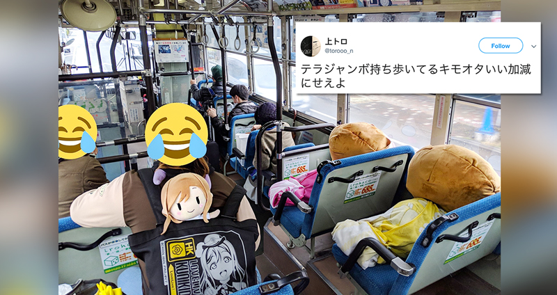 ชาวเน็ตไม่พอใจ หนุ่ม ‘โอตาคุ’ วางตุ๊กตากินพื้นที่บนรถเมล์กว่า 4 ที่นั่ง