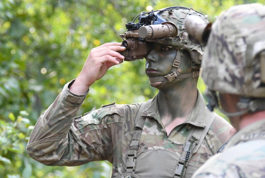 us-army-tests-enhanced-night-vision-goggle-binocular-envg-b – CatDumb ...