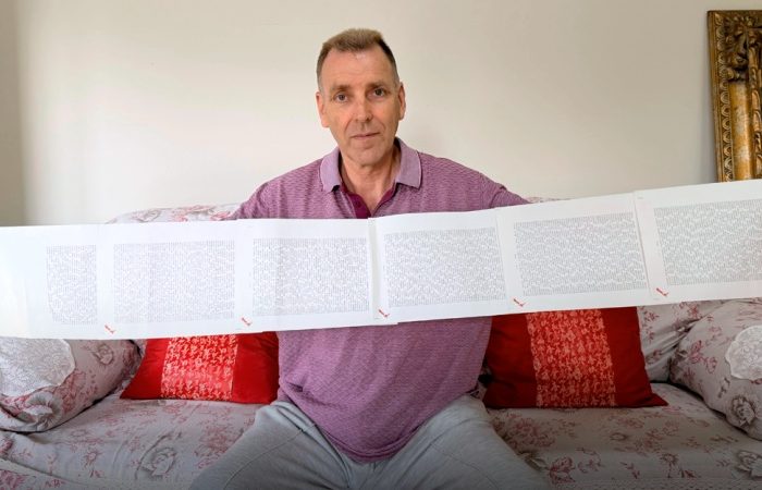 ตั้งให้เป็นตำนาน นี่คือชายที่มีชื่อยาวที่สุดในโลก ประกอบด้วยคำ 2,253 คำ ใช้กระดาษ 6 แผ่น ในการเขียนชื่อ