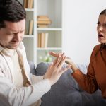 พี่ชายชาวอินโด แต่งงานกับ หม้อหุงข้าว เพราะเธอพูดน้อย และทำอาหารเก่ง ก่อนจะหย่า ในอีก 4 วันให้หลัง เพราะรู้ว่าทำได้แค่หุงข้าว